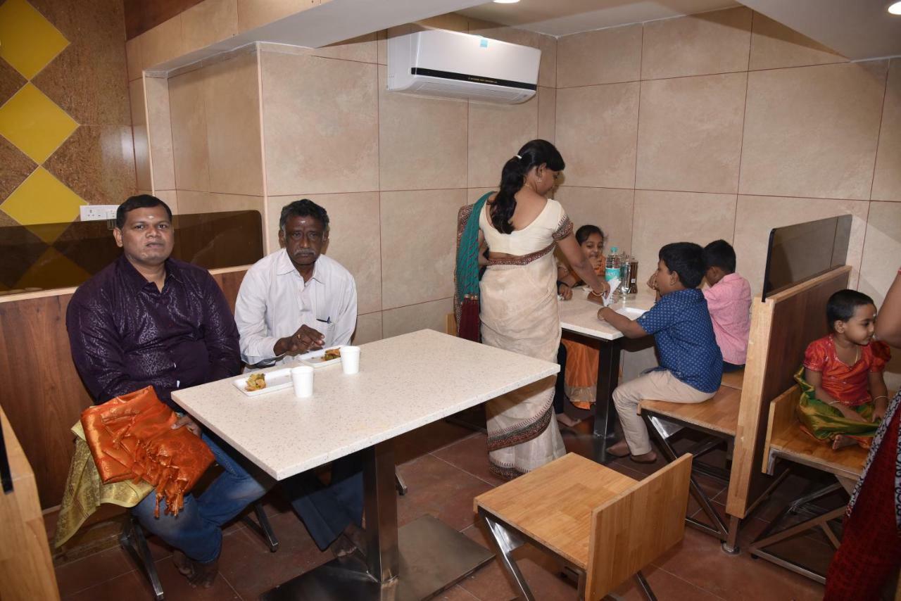 Sivamurugan Hotels Kumbakonam Buitenkant foto